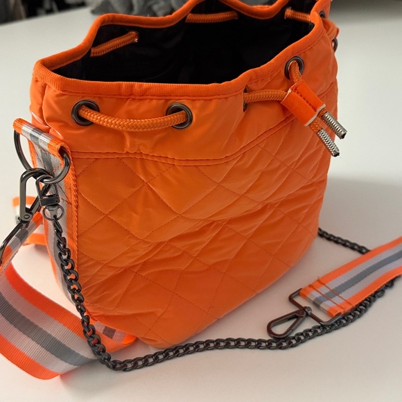 HAUTE SHORE. Mint condition. Neon Quilted crossbody bag. - Picture 4 of 6